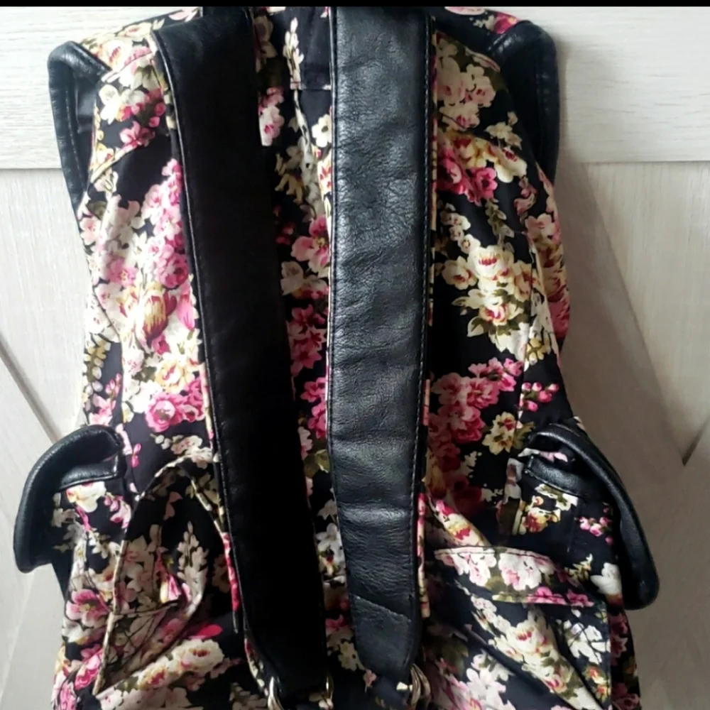FLORAL BACKPACK - Picture 3 of 6